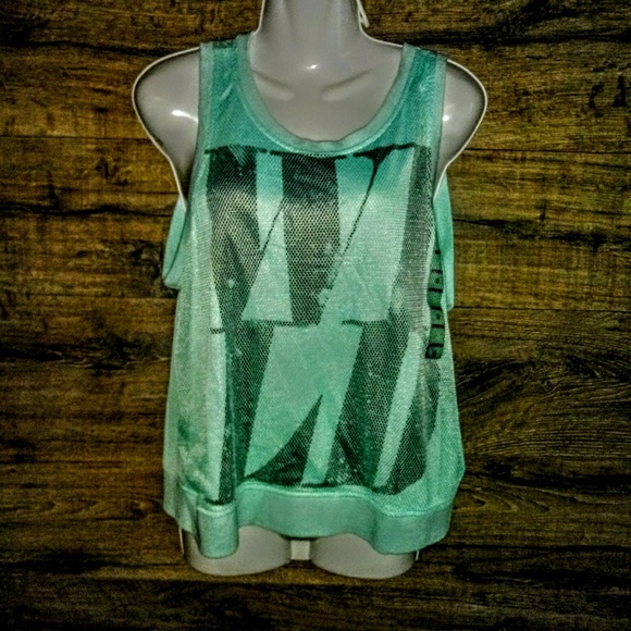 Seventeen Top Size L Active Wear Graphic Tank - Picture 2 of 7